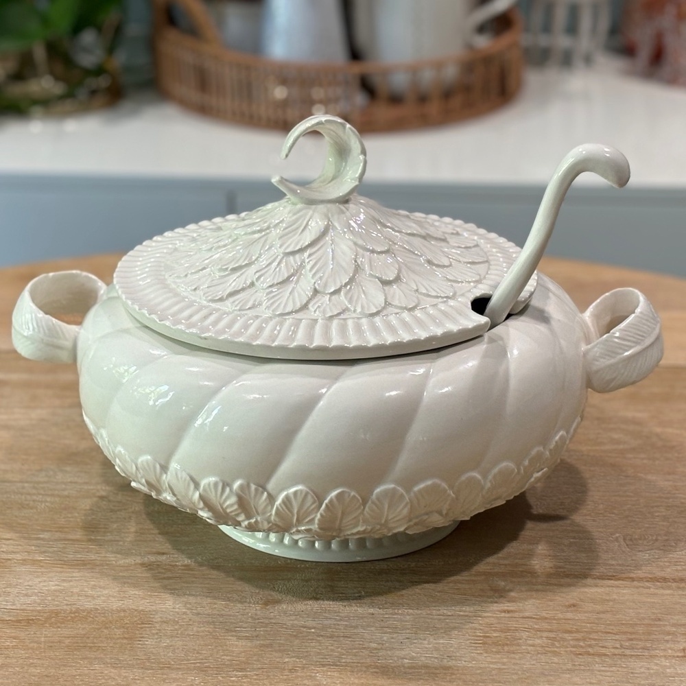 Anthropologie Elios Armandale White Serveware Soup Tureen, Rare Collectible